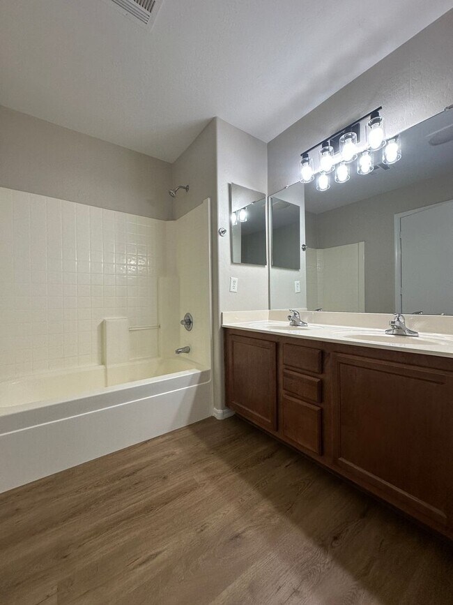 Building Photo - San Tan Valley, 4 bed, 2.5 bath, huge loft, 2300 sqft, 3 car garage