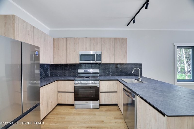 Building Photo - 1540 Lake Ln