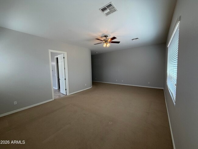 Building Photo - 2417 E Iris Dr