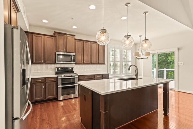 Building Photo - 1112 Saxton Dr