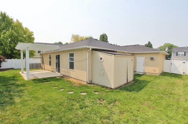 Building Photo - 1208 N Chesire Dr Kuna