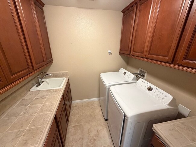 Building Photo - 4304 Foxenwood Cir