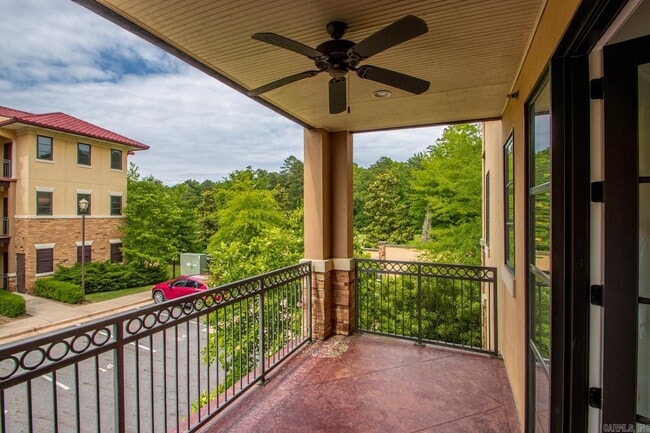 Building Photo - 601 Chenal Woods Dr