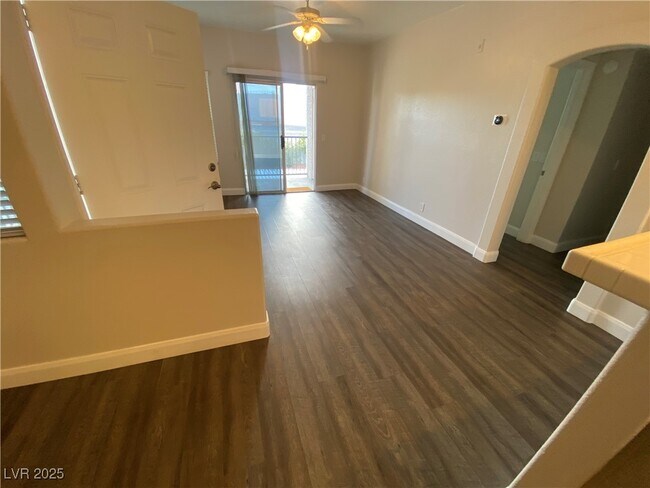 Building Photo - 2201 Ramsgate Dr