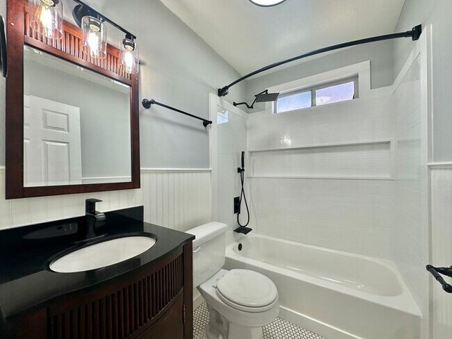 Building Photo - Charming Newly Remodeled 3-Bed, 2.5 Bath 2-Story Home with ALL UTILITIES INCLUDED!