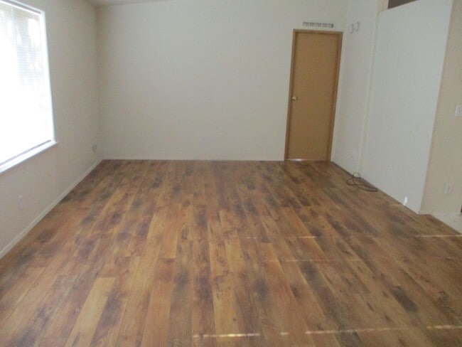 Building Photo - 4.65 Acre Farm/Horse Property for Rent!