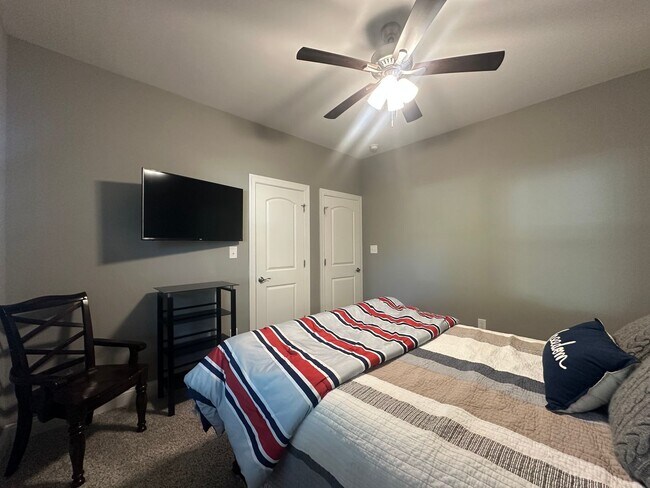 Building Photo - 225 Winding Creek Way