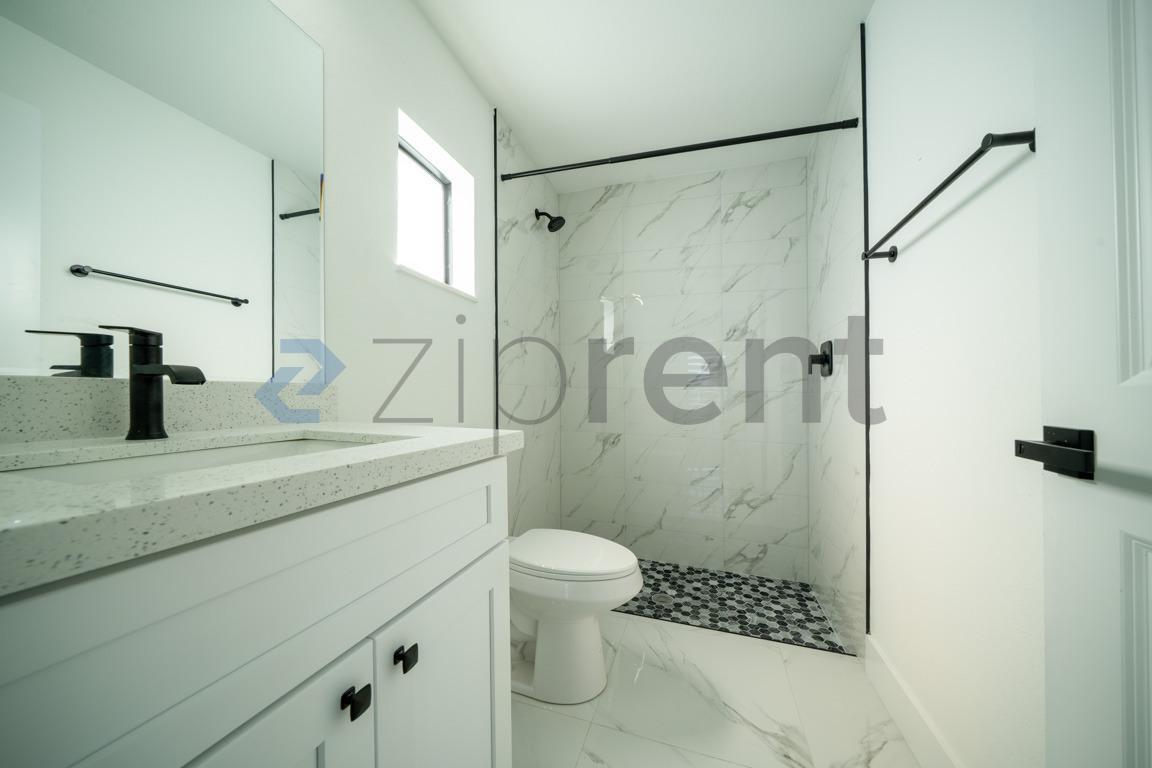 Building Photo - 4117 NE 16th Ave