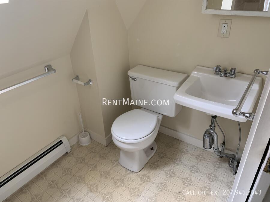 Building Photo - 67 Pine St