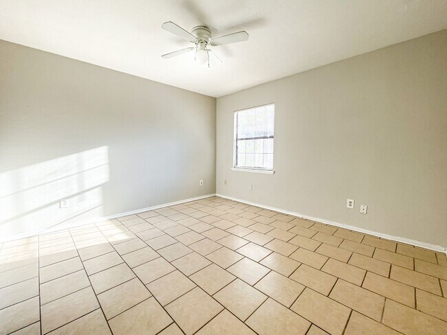 Building Photo - 3 Bedr/ 1 bath Beautiful Home in Hockley, TX