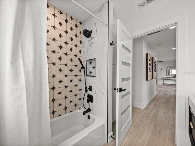 Building Photo - 6709 Cardinal Dr S