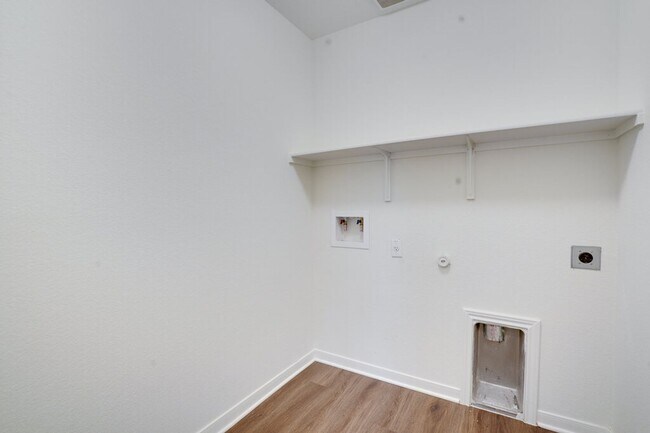 Building Photo - 403 Pentire Way