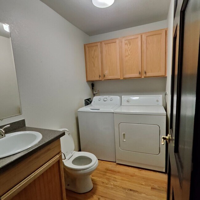 Building Photo - 3BR/2.5BA Townhome for Rent