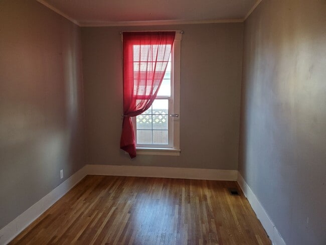 Building Photo - 2010 1st St