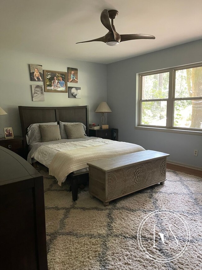 Building Photo - RATE DROP ALERT! (was $2800/month)