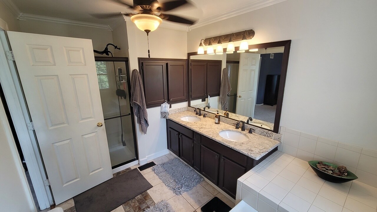 Building Photo - 3885 Thornberry Way