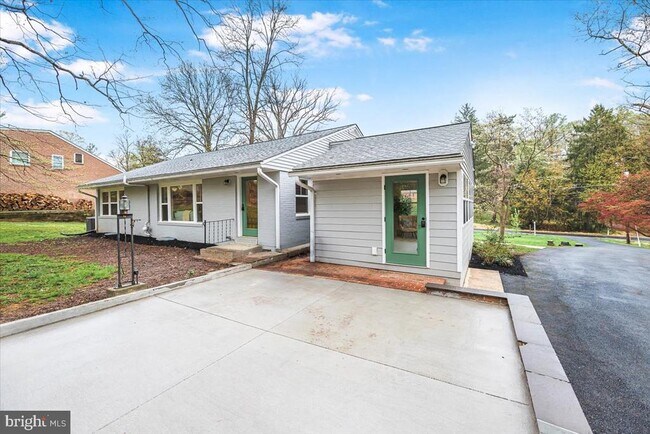 Building Photo - 901 Hobbs Dr