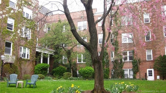Primary Photo - 70 Strawberry Hill Ave