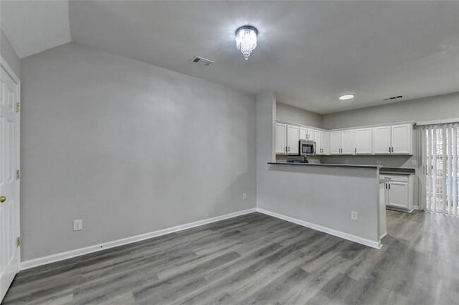 Building Photo - 903 Redwood Dr