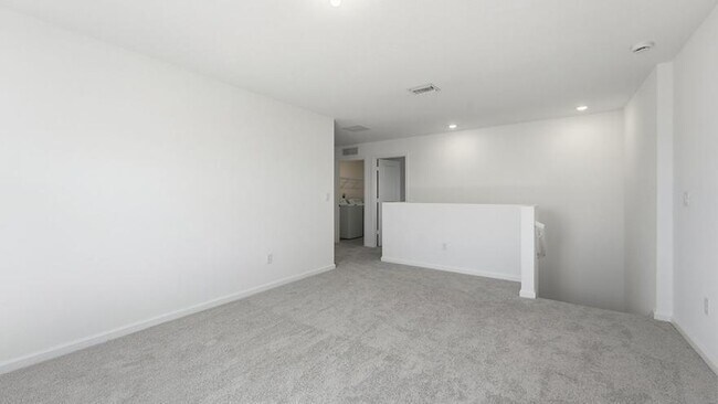 Building Photo - 10761 NW Everbreeze Dr