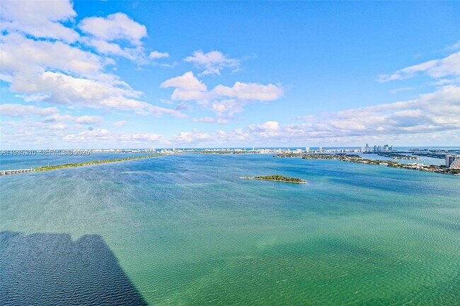 Building Photo - 700 NE 24th St