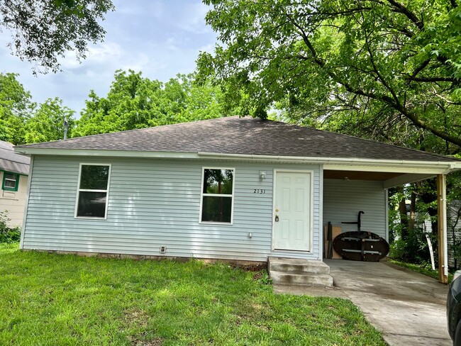 Primary Photo - 3 Bedroom 2 Bathroom House