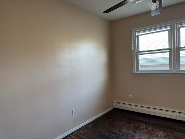 Building Photo - 108 Evergreen St