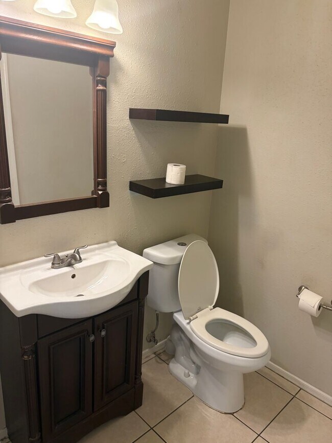 Building Photo - 1463 W Bluejay Dr