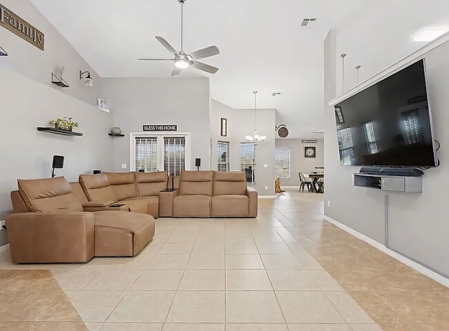 Building Photo - 1017 S Glen Meadow Loop