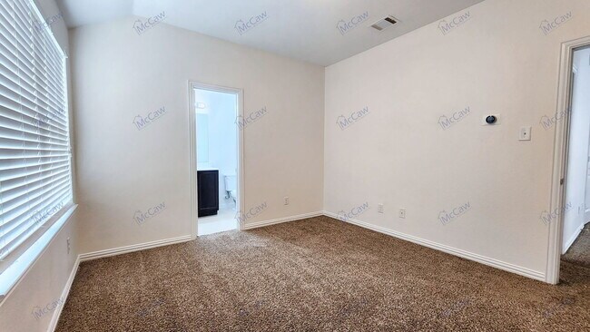 Building Photo - 3808 Hazelhurst Dr