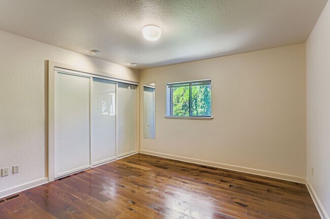Building Photo - Laurelhurst View Home