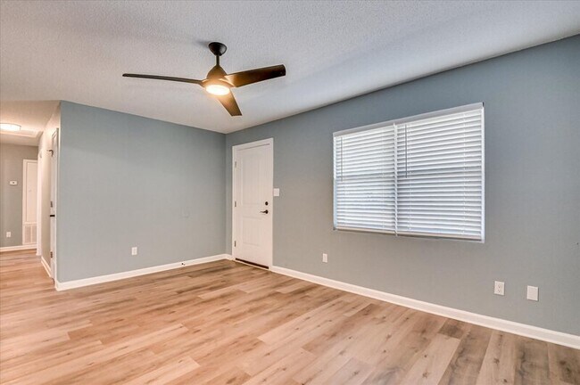 Building Photo - 2572 Tara Heights Cir