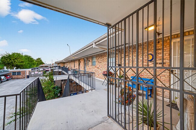 Building Photo - 7703 Moonmist Dr