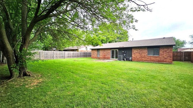 Building Photo - 1802 Vanessa Dr