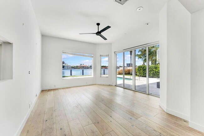 Building Photo - 1026 Seasage Dr