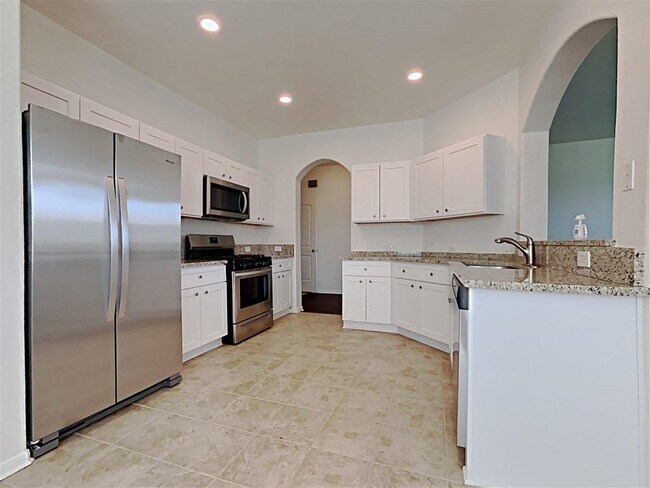 Building Photo - 30011 Saw Oaks Dr