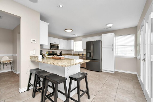 Building Photo - 13322 Hilltop Cir