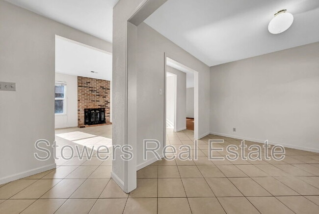 Building Photo - 925 St Louis Ct