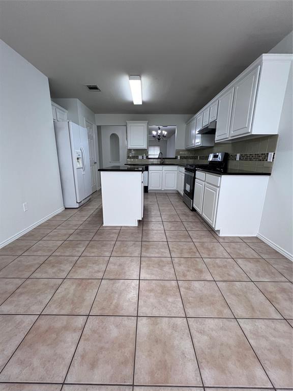 Building Photo - 1024 Stacia's Way