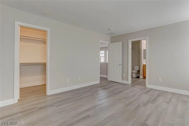 Building Photo - 7021 Town Forest Ave