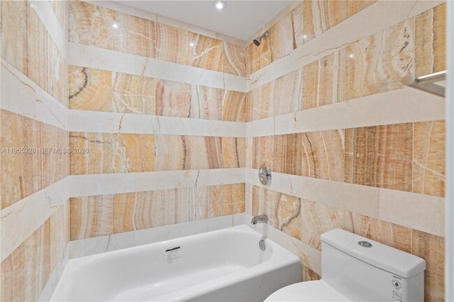 Building Photo - 1301 NE Miami Gardens Dr