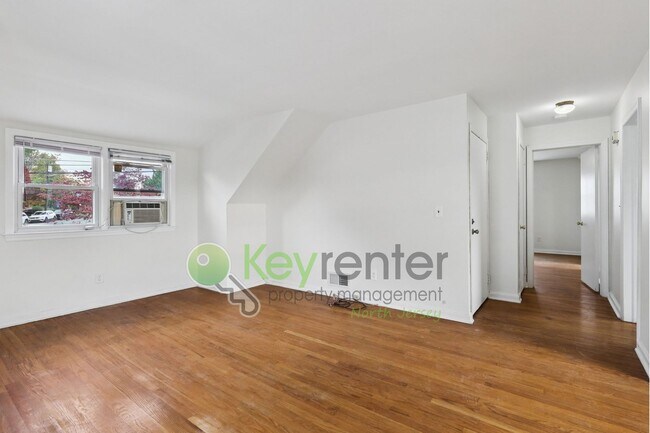 Building Photo - Spacious 1-Bedroom Apartment with Large Living & Dining Areas – Prime Hackensack Location