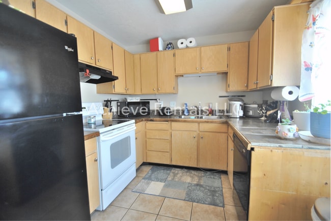 Building Photo - 328 N 200 W