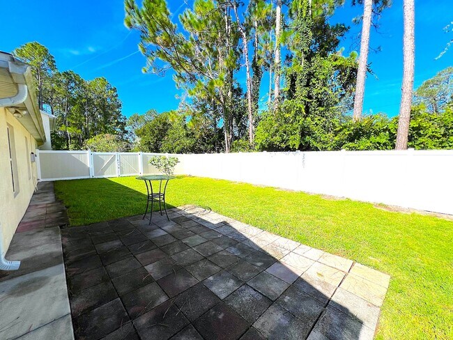 Building Photo - Huge 4 Bed 3 Bath 2 Car Townhome w FENCED YARD  for Rent!