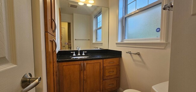Building Photo - 2-bed, 1.5 Bath Brookline Townhouse