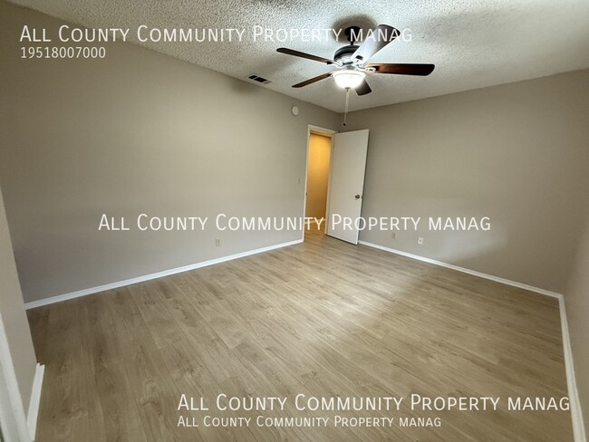 Building Photo - 186 S California Ave
