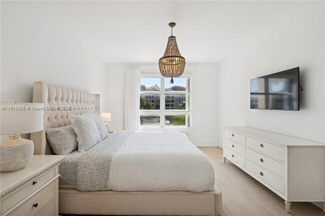 Building Photo - 705 Crandon Blvd