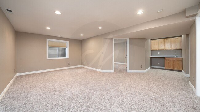 Building Photo - Westside 5 Bedroom Home Nestled Near Ute V...
