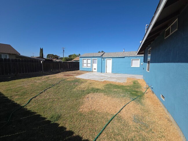 Building Photo - 903 Railroad Ave