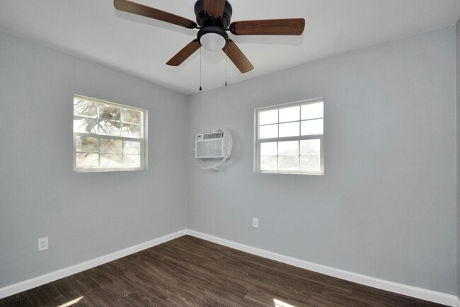 Building Photo - 7919 Brays St